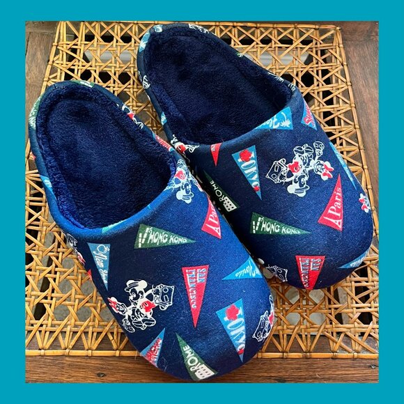 Disney x UNIQLO Mickey Travels Slippers - Picture 1 of 5